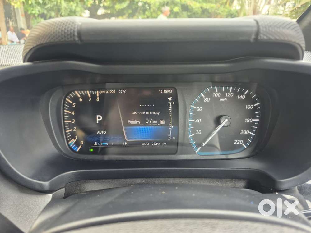 Tata Altroz 1.2 Xza Plus Dark Edition Dct, 2022, Petrol