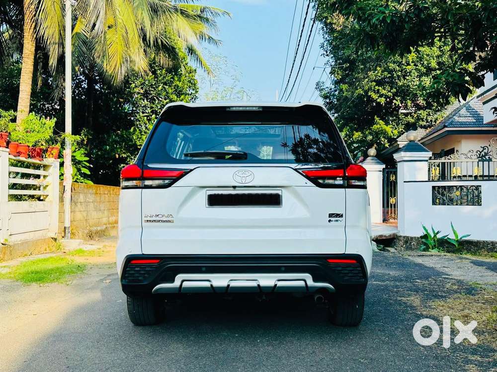 Toyota Innova Hycross 2.0 Zx (o) Hybrid 7 Str, 2025, Petrol