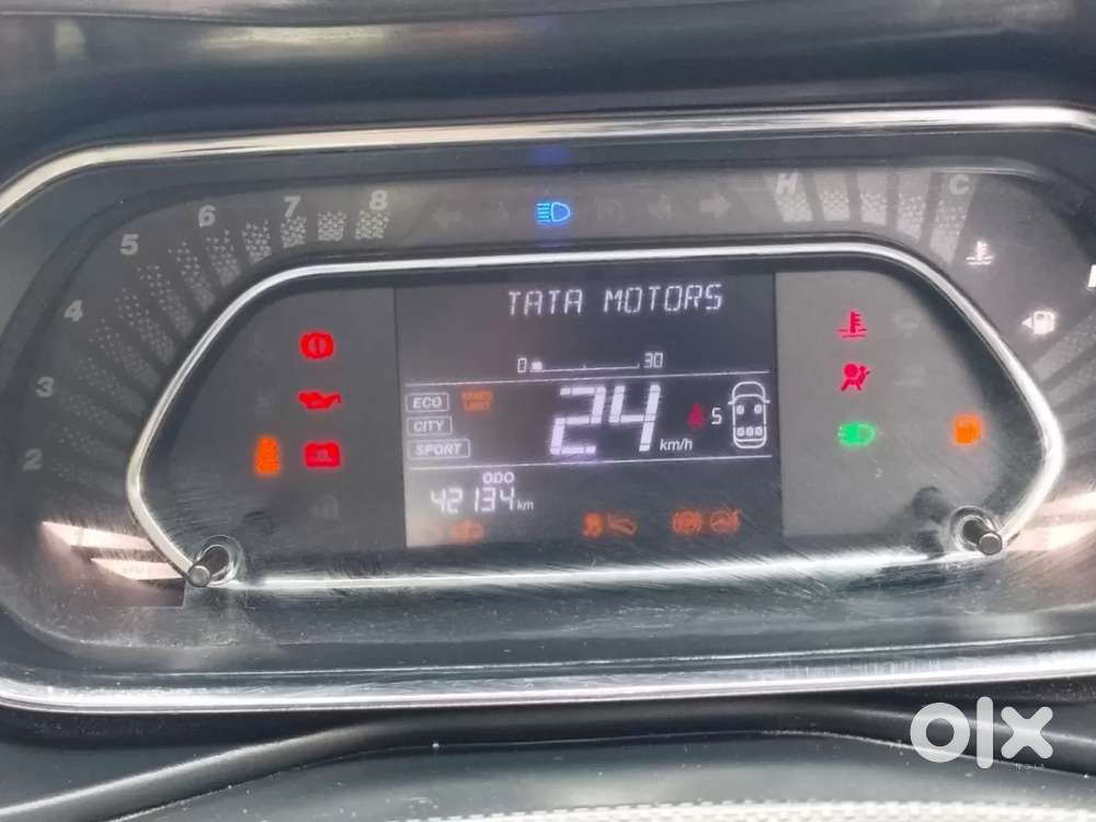 Tata Nexon Smart Plus S 1.2 Revotron Petrol 5 Mt, 2024, Petrol