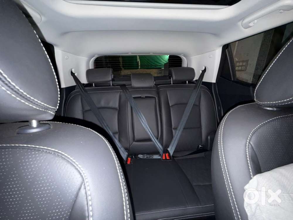 Mahindra Xuv 3xo Revx A (automatic) 2026