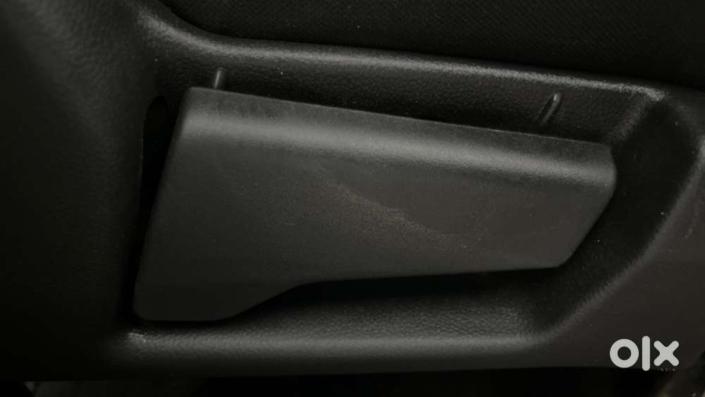 Renault Triber Rxl, 2023, Petrol