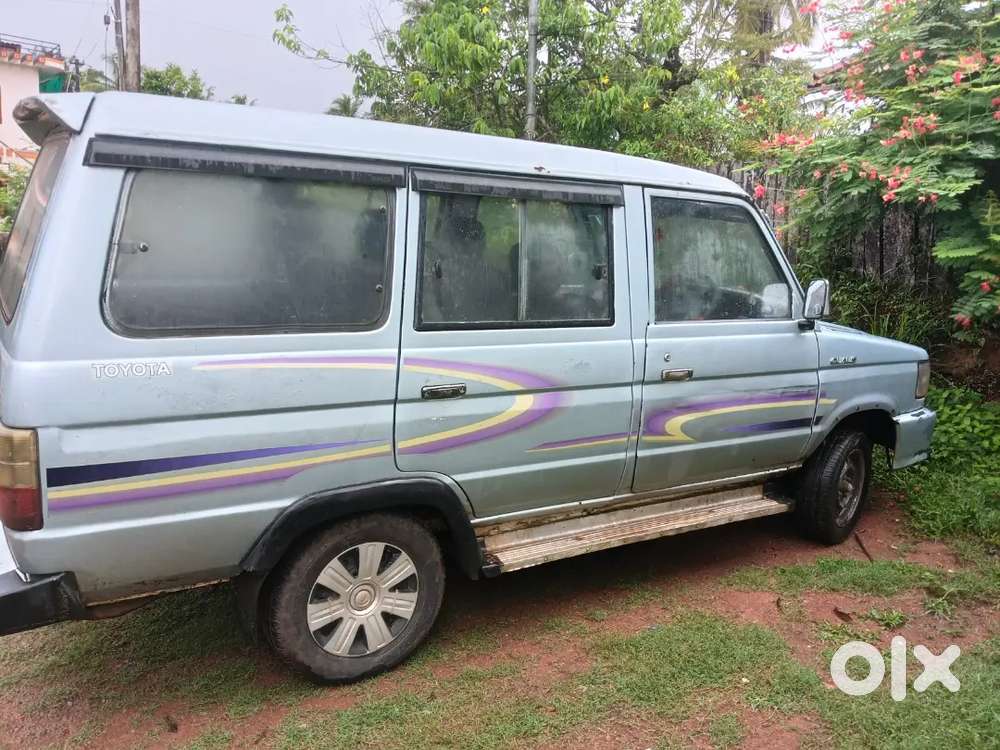 Toyota Qualis 2001 Diesel 180000 Km Driven