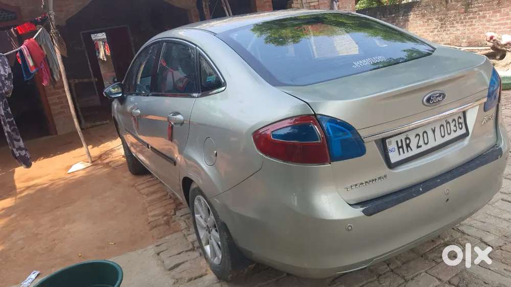 Ford Fiesta 2013 Cng & Hybrids 68000 Km Driven