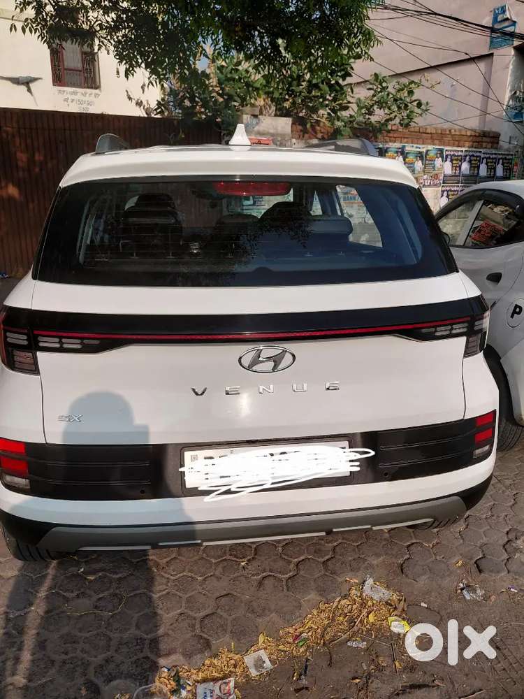 Hyundai Venue 2024 Petrol 42000 Km Driven