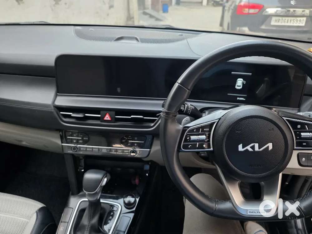 Scratchless Single Hand Driven Car