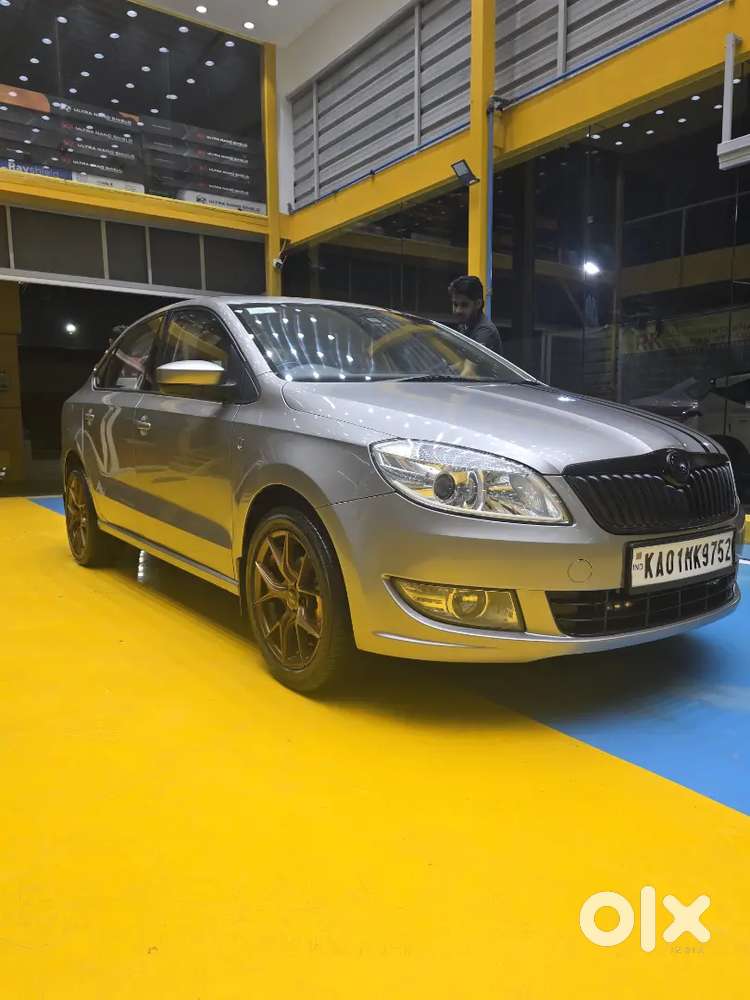 Skoda Rapid 1.6 Petrol Manua Ultima| 2nd Owner | 79k | ₹4.35l