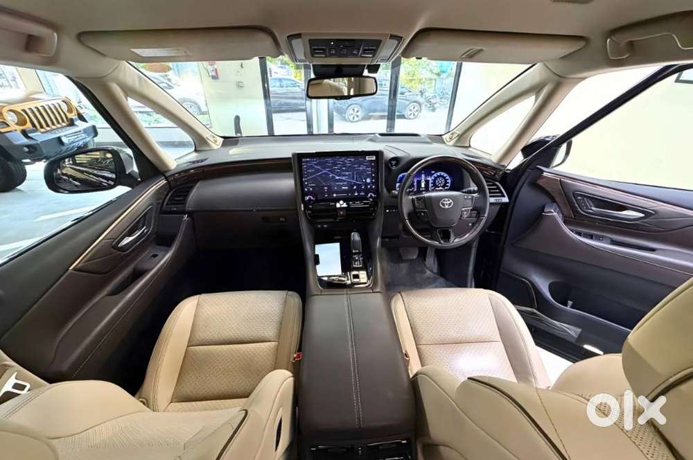 Toyota Vellfire 2.5 Executive Lounge, 2025, Petrol