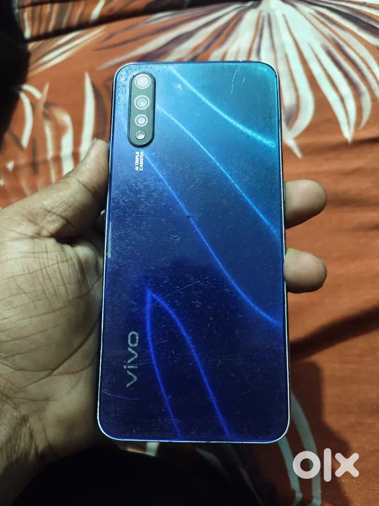 Vivo s1 (4 128)
