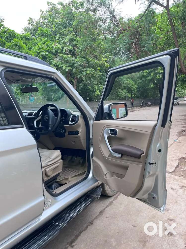Mahindra Tuv 300 2016