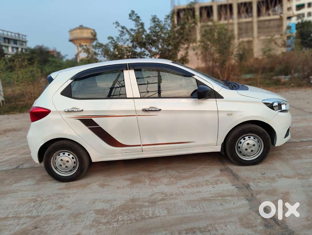 Tata Tiago 1.2 Revotron Xm, 2017, Petrol