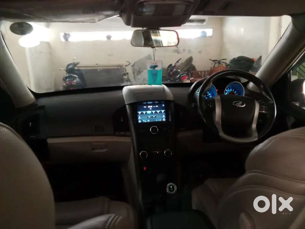 Mahindra Xuv500 W10 2015