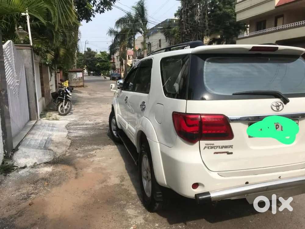 Toyota Fortuner Legender 2011 Diesel 100000 Km Driven
