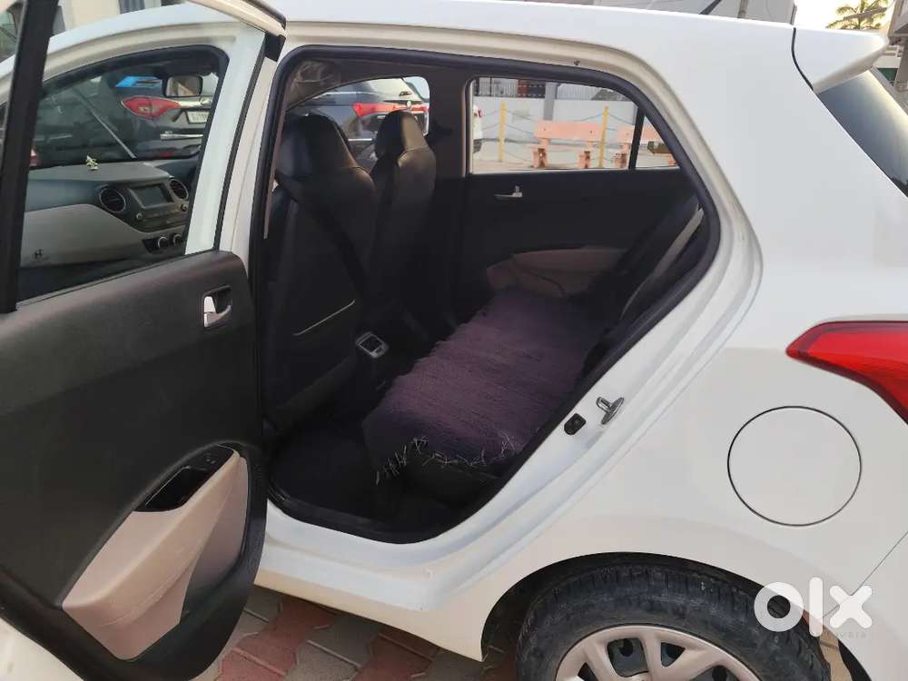 Hyundai Grand I10 2017 Petrol 26000 Km Driven