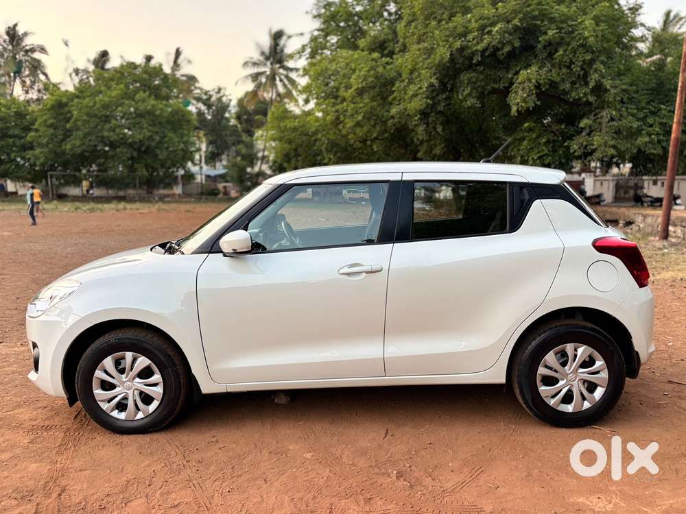 Maruti Suzuki Swift Vxi + Manual, 2024, Petrol