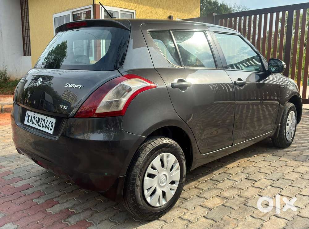 Maruti Suzuki Swift Vxi Optional, 2016, Petrol