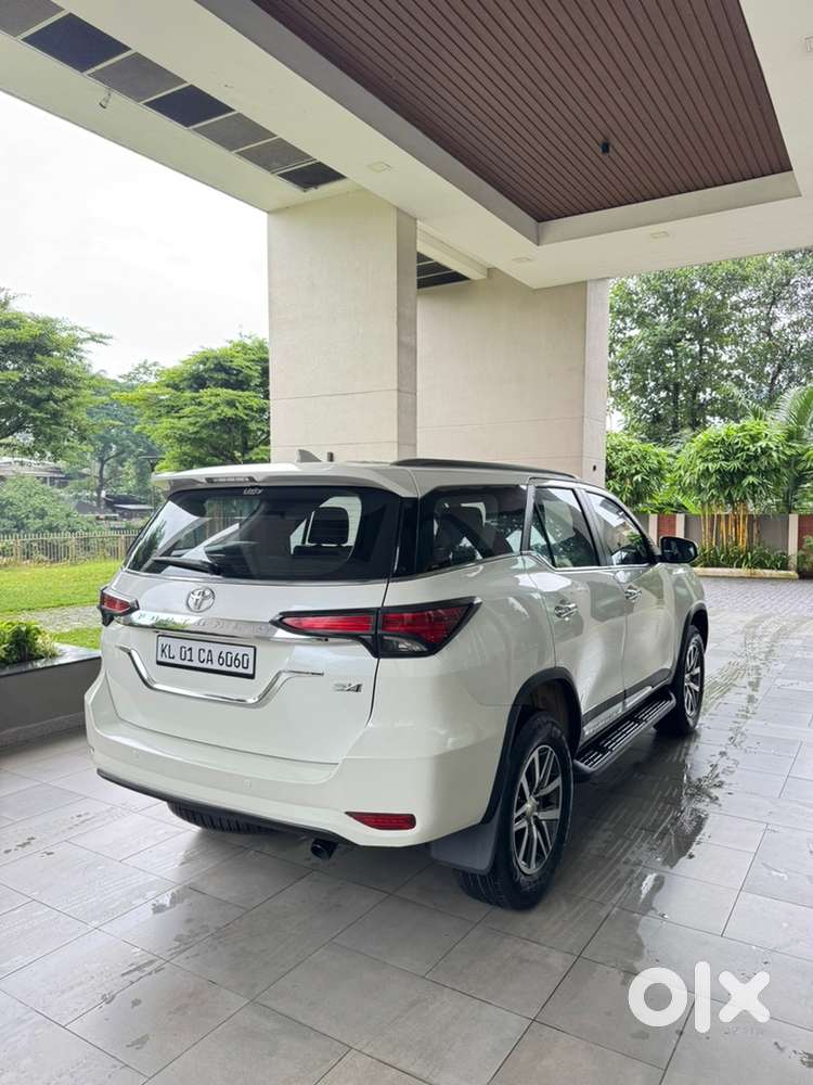 Toyota Fortuner 4x4  Automatic