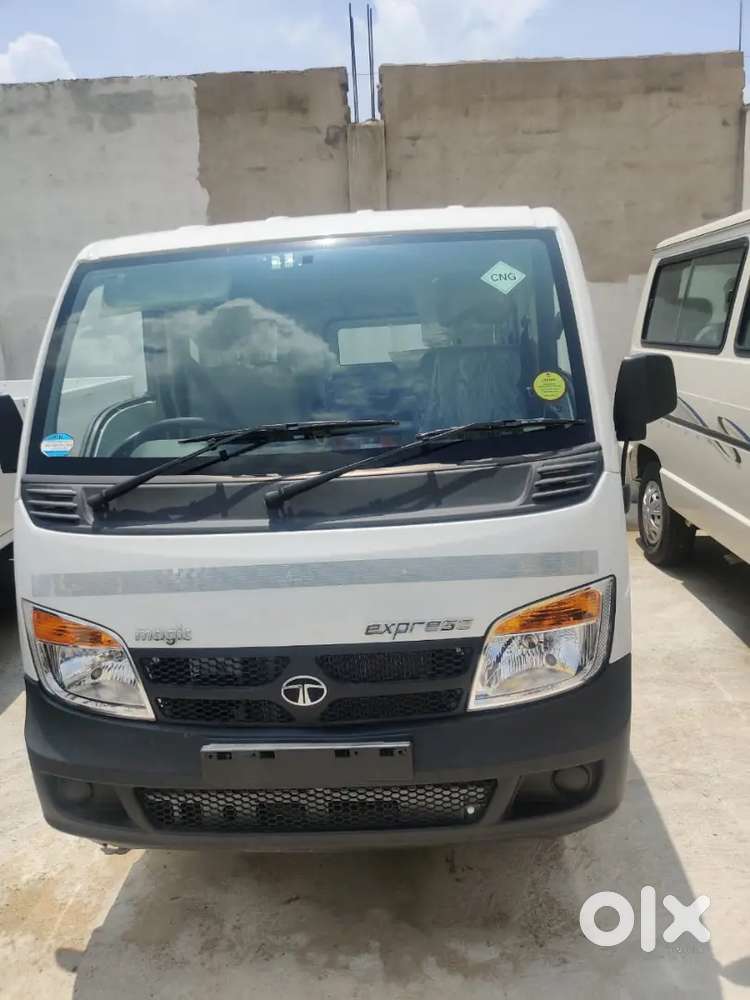 Tata Magic Express D+9 Seater