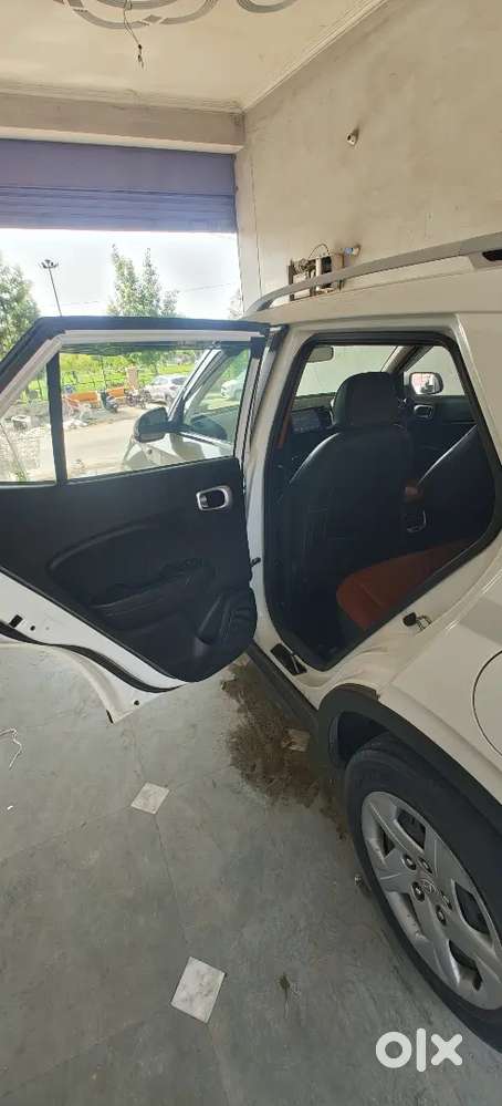 Hyundai Venue 2020 Petrol Well Maintained