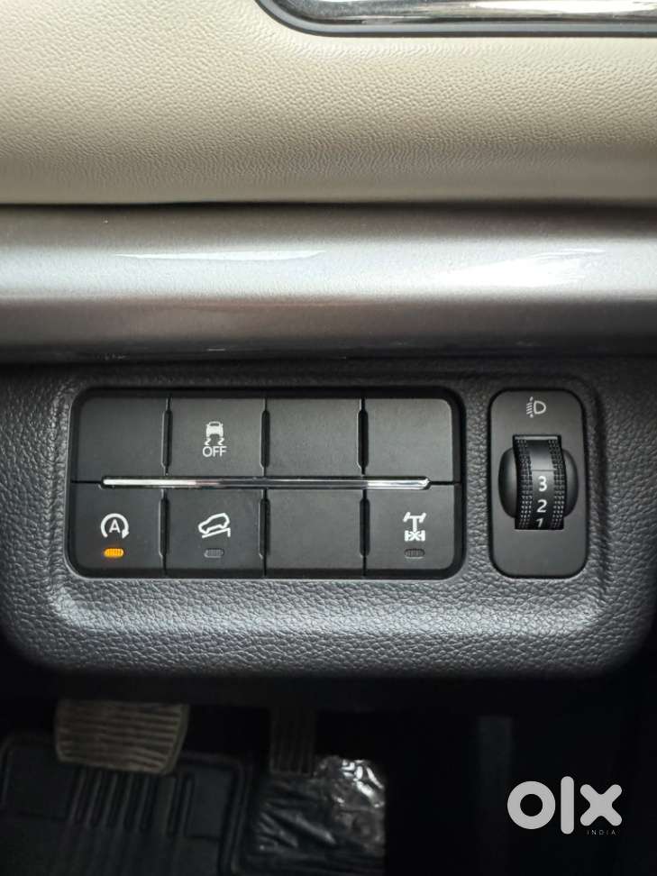 Mahindra Xuv700 2.2 Ax 7 Diesel At Luxury Pack Str Awd, 2025, Diesel