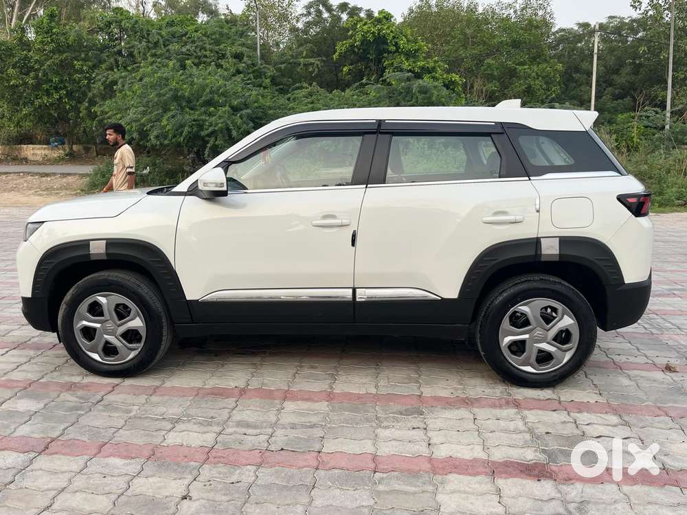 Maruti Suzuki Brezza 1.5 Lxi Smart Hybrid, 2023, Petrol