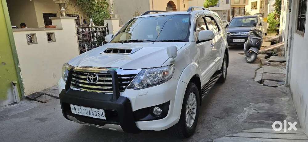 Toyota Fortuner 2014 Diesel 300000 Km Driven