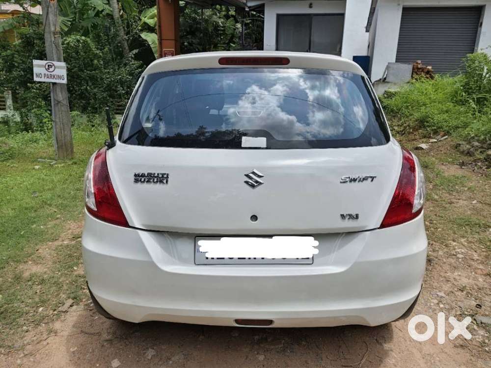 Maruti Suzuki Swift Vxi Abs Bsiv, 2015, Petrol