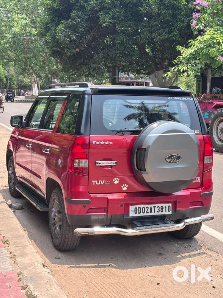 Top Model Automatic Dual Tone Mahindra Tuv300