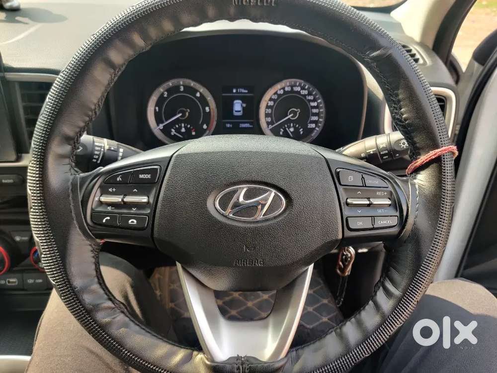 Hyundai Venue Sx Dual Tone October-2021 With All Top Model Features