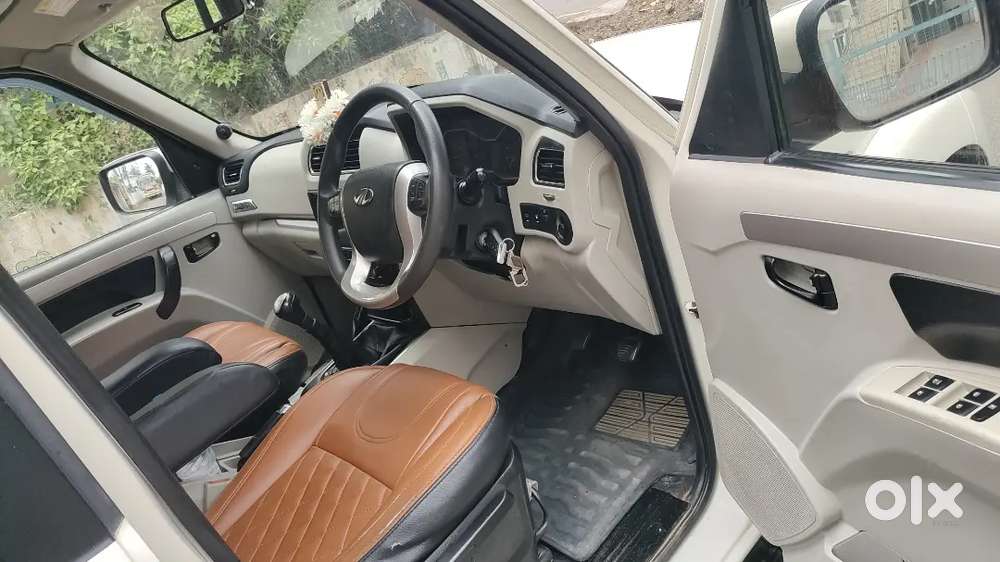 Mahindra Scorpio S10