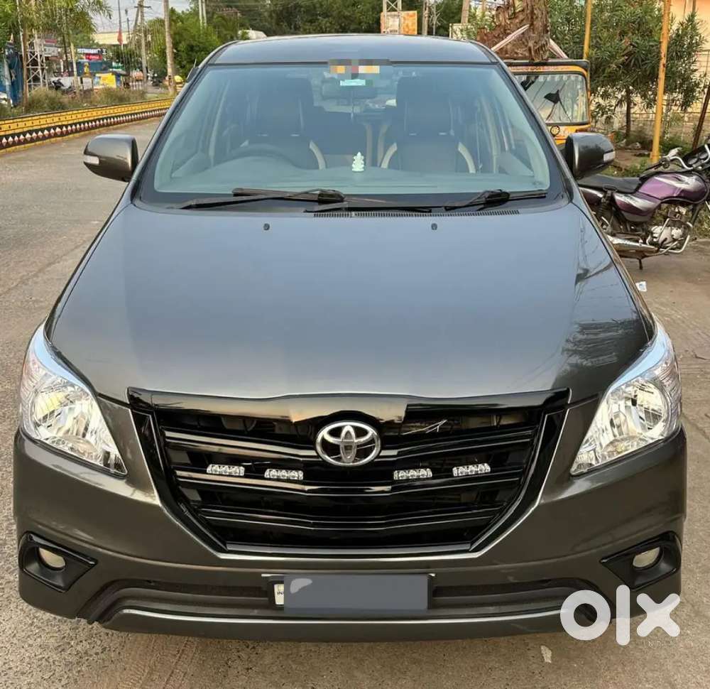 Innova (2012) 2.5 V 7 Seater