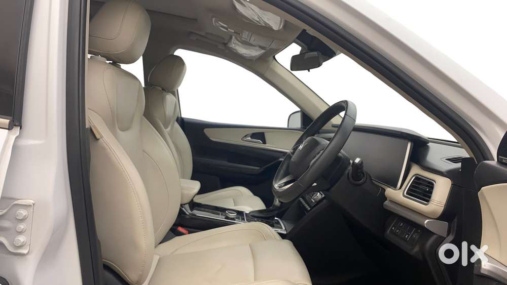 Mahindra Xuv700 2.2 Ax 7 Diesel At Str Awd, 2023, Diesel