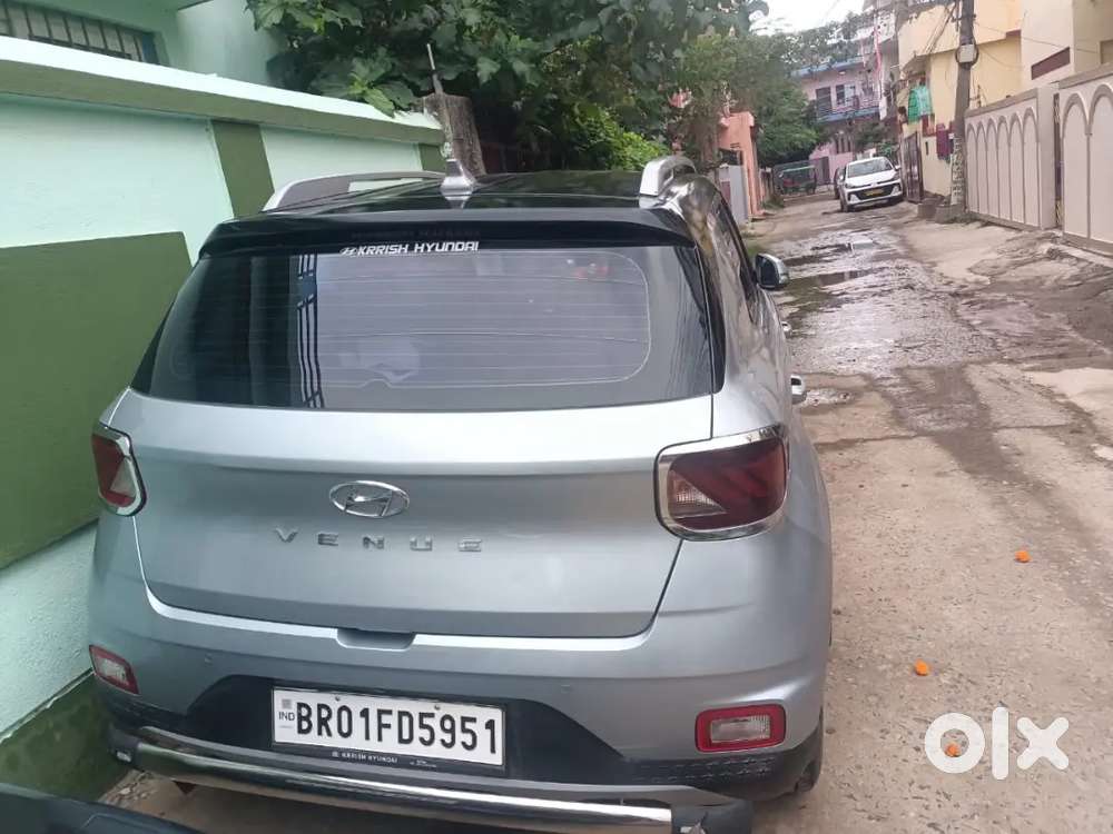 Hyundai Venue 2021 Petrol 33000 Km Driven