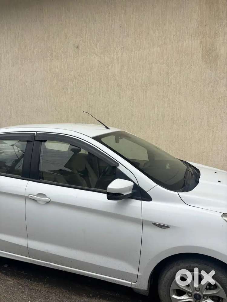 Ford Aspire Titatinium Blu 2017