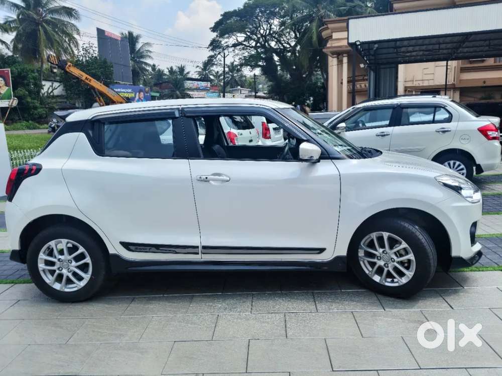 Maruti Suzuki Swift 1.3 Zxi, 2023, Petrol