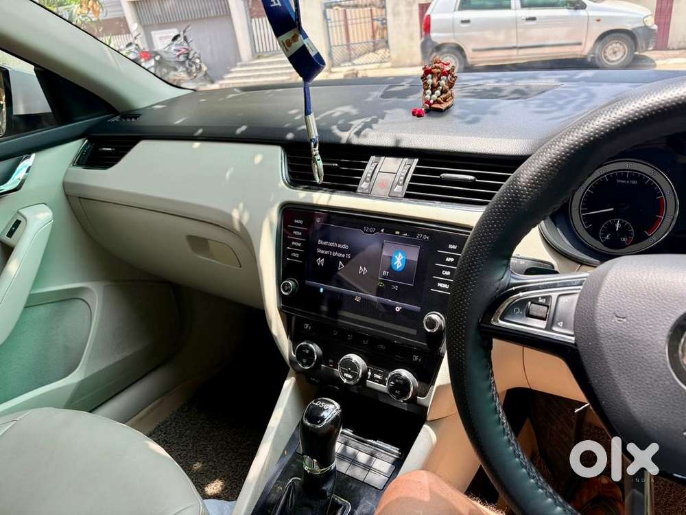 Skoda Octavia 2017 Petrol Style Car