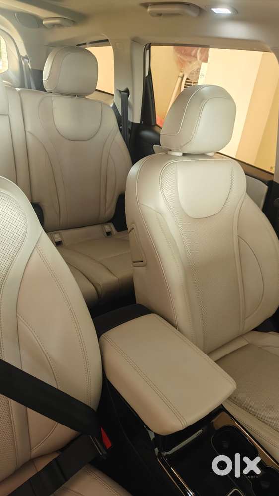 Mahindra Xuv700 2.0 Ax 7 Petrol At Luxury Pack Str, 2025, Petrol