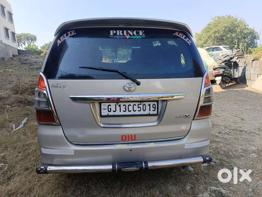 Toyota Innova Petrol 2013 Km Driven