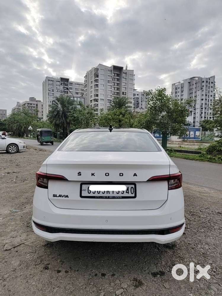Skoda Slavia Ambition 1.0l Tsi At, 2023, Petrol