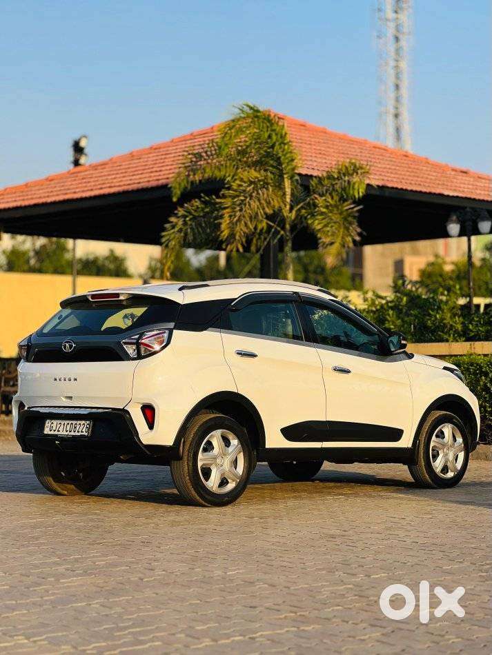 Tata Nexon 1.2 Revotron Xma Amt (s), 2022, Diesel