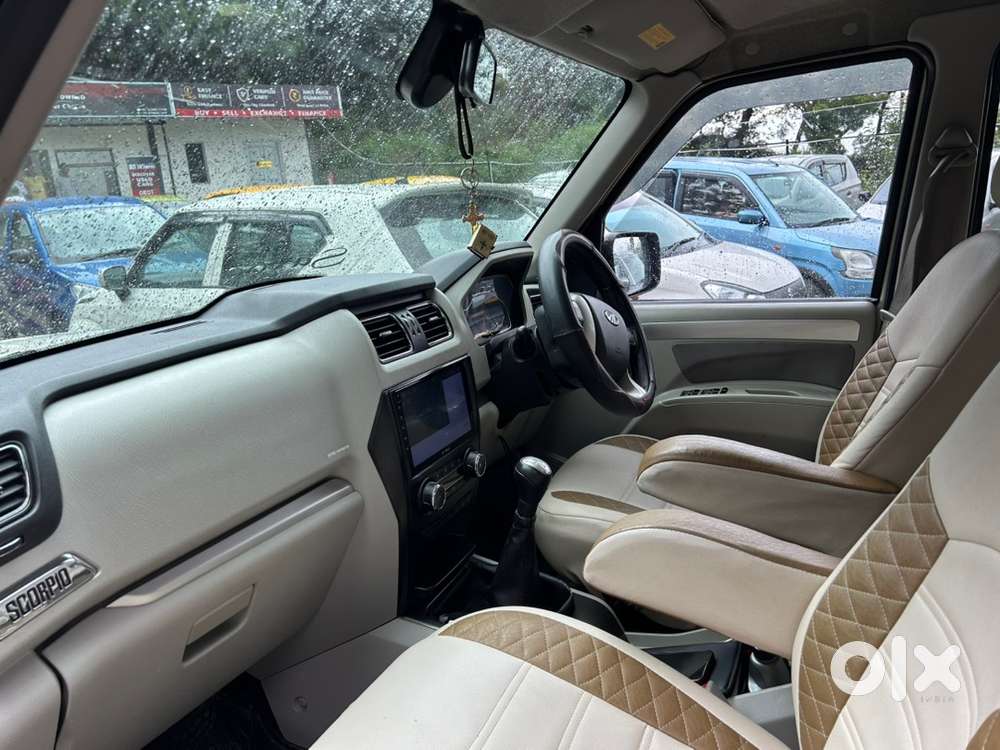 Mahindra Scorpio S10 2015
