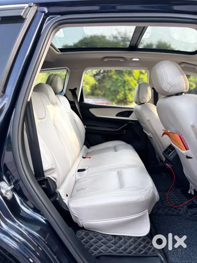 Mahindra Xuv700 2.0 Ax 5 Petrol At Str, 2023, Petrol