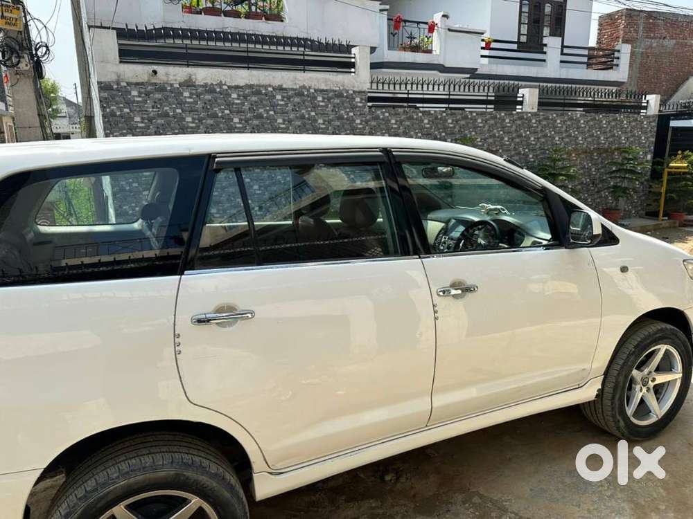 Toyota Innova 2011 Diesel Well Maintained