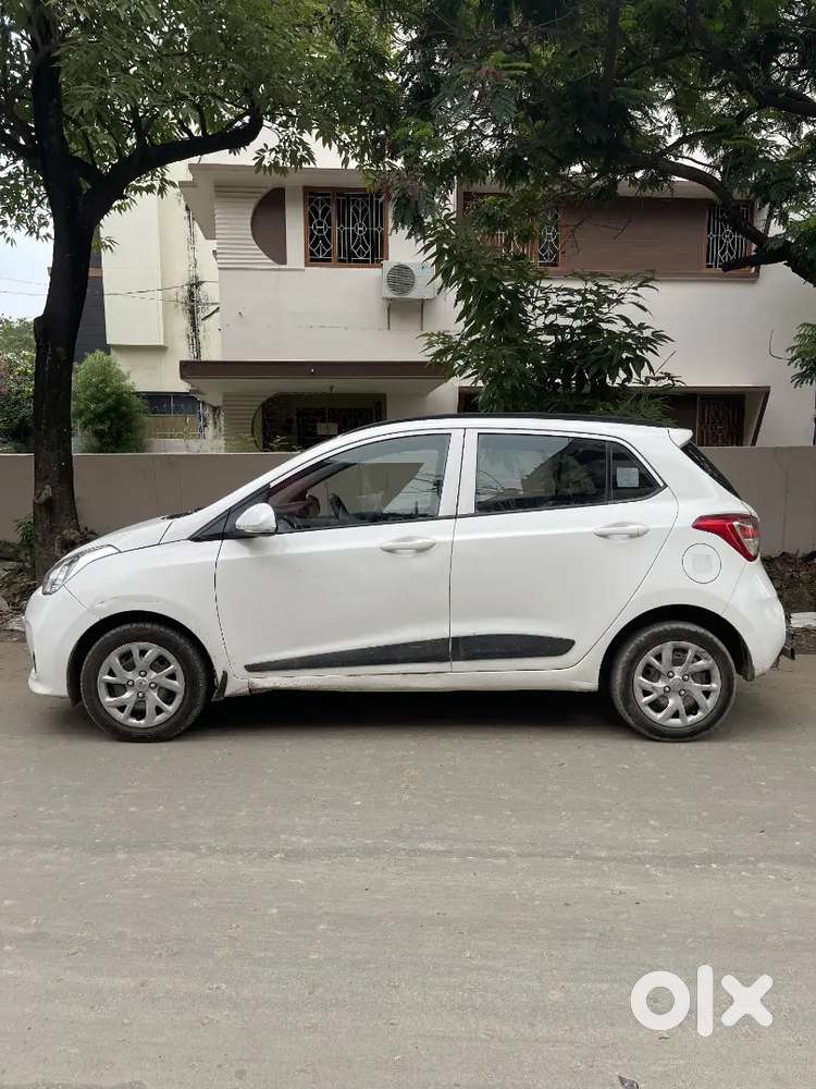 Hyundai Grand I10 Sportz 2017 Petrol ( Mint Condition)