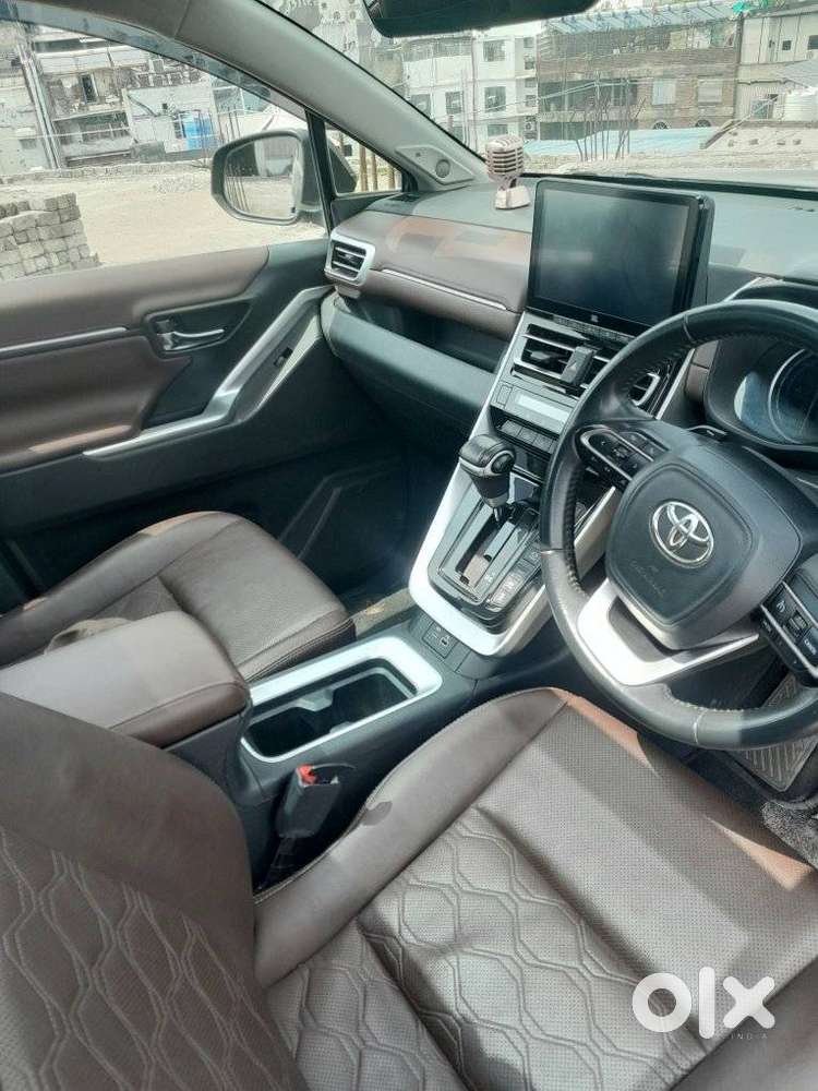 Toyota Innova Hycross 2.0 Zx (o) Hybrid 7 Str, 2024, Petrol