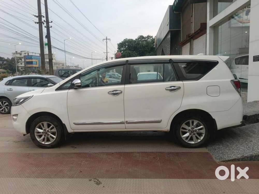 Toyota Innova Crysta 2.4 V 8 Str, 2017, Diesel