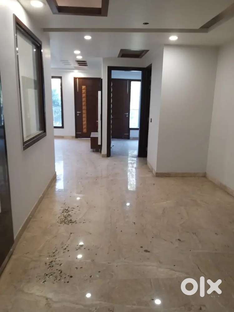THREE BHK WITH LIFT AND PARKING BRAND NEW FLOOR FOR RENT IN VIKASPURI