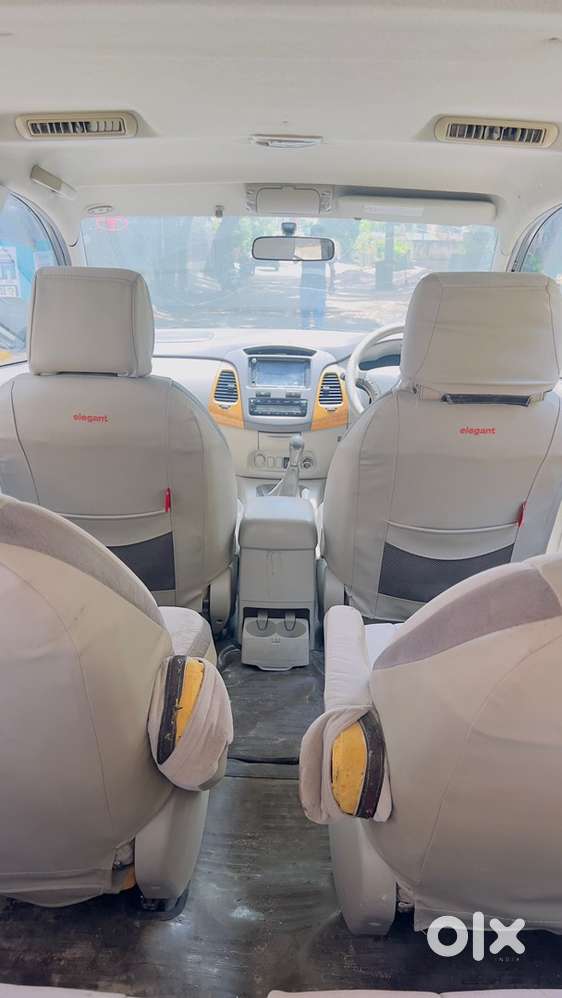Toyota Innova Diesel 2011 2.5 V Bucket Seats