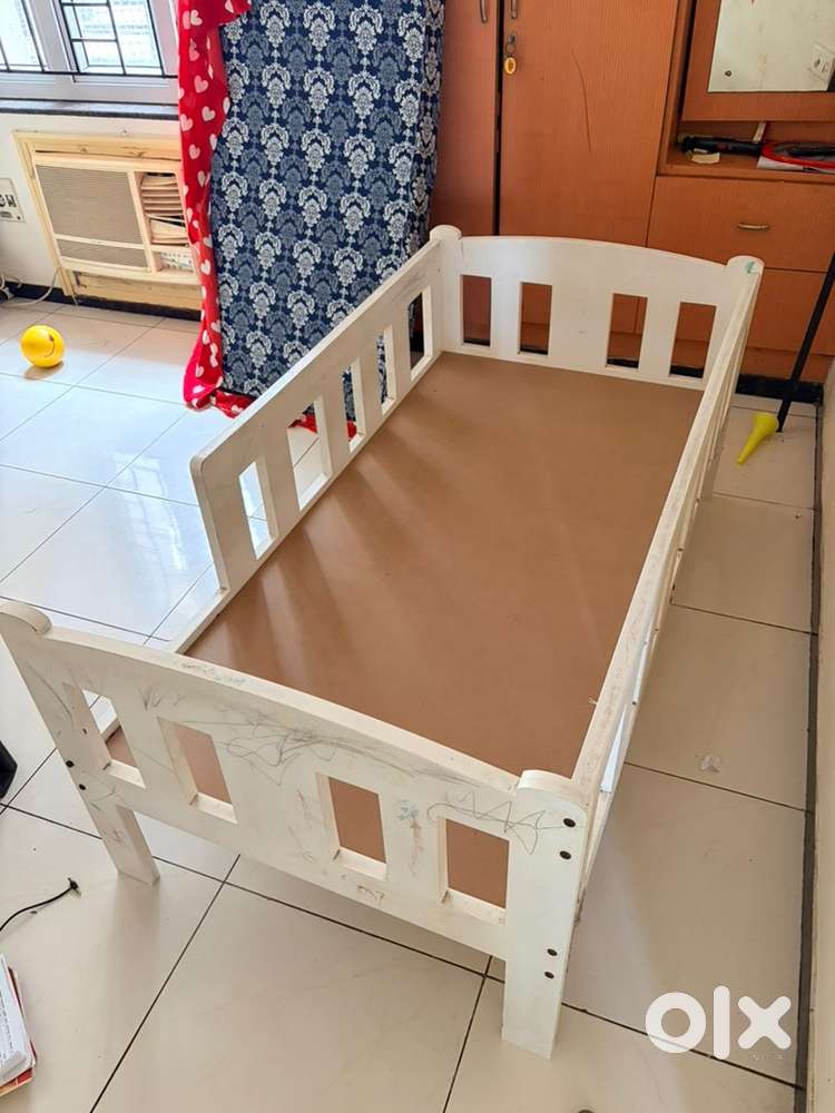 Kids cot available for sale