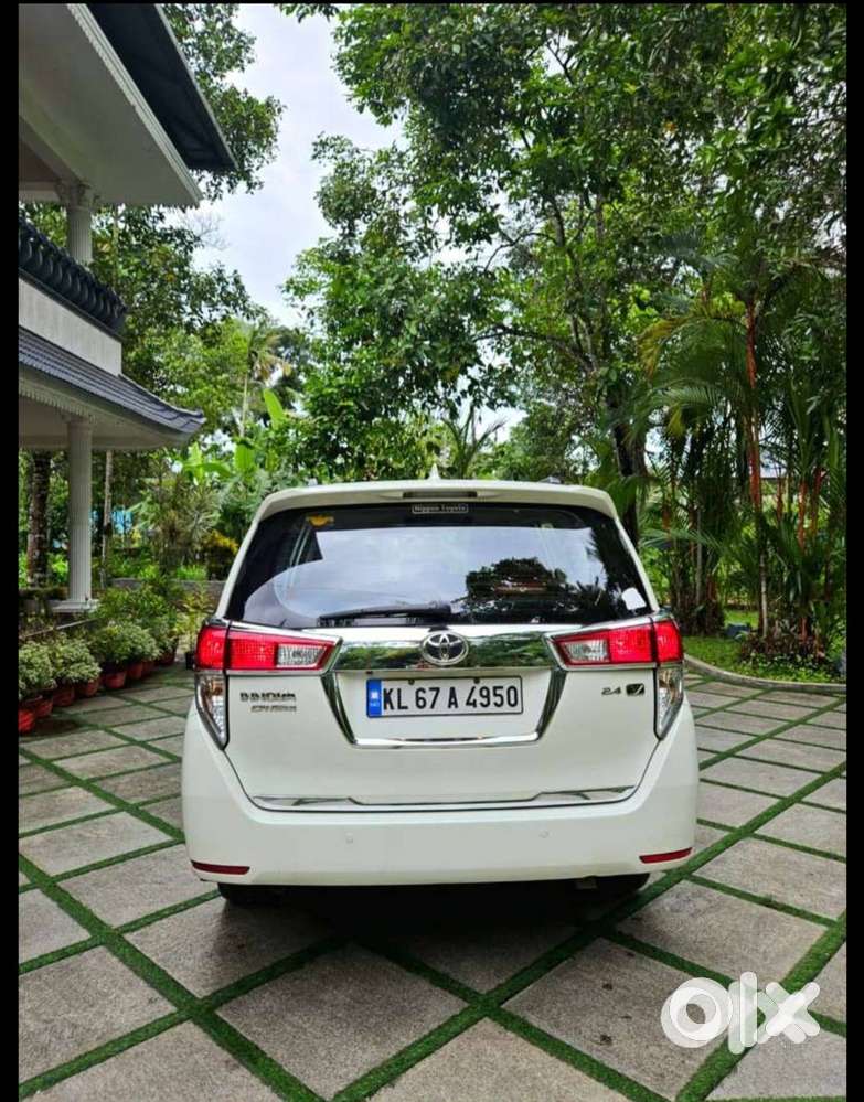 Innova Crysta 2016