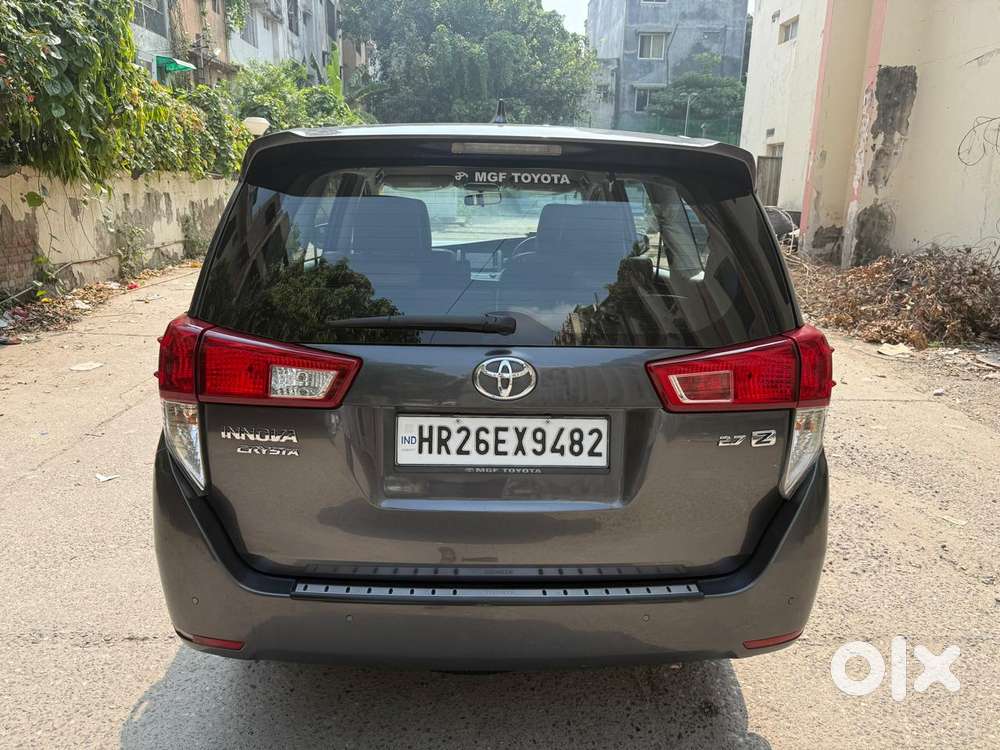 Toyota Innova Crysta 2.8 Zx At 7 Seater, 2022, Petrol